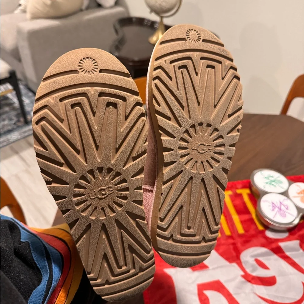 UGG Women's Classic Short II boots in seashell pink suede and sheepskin - Picture 4 of 7